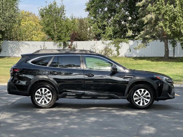 Used 2023 Subaru Outback Premium image 3