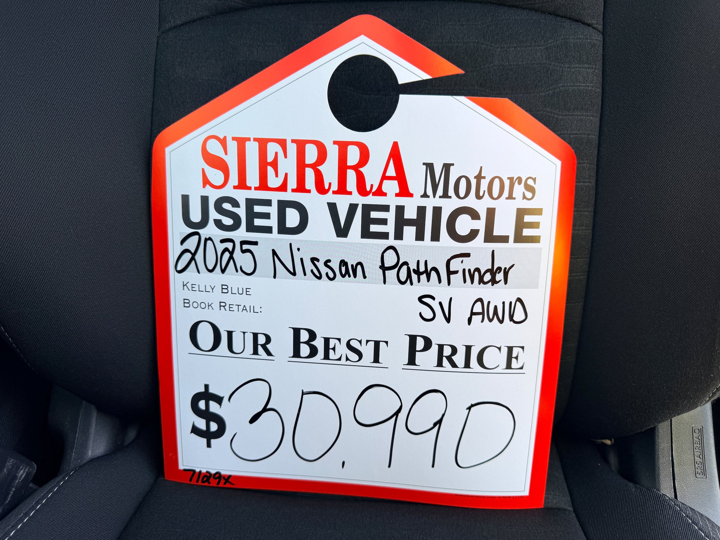 Used 2025 Nissan Pathfinder SV AWD/4WD image 8