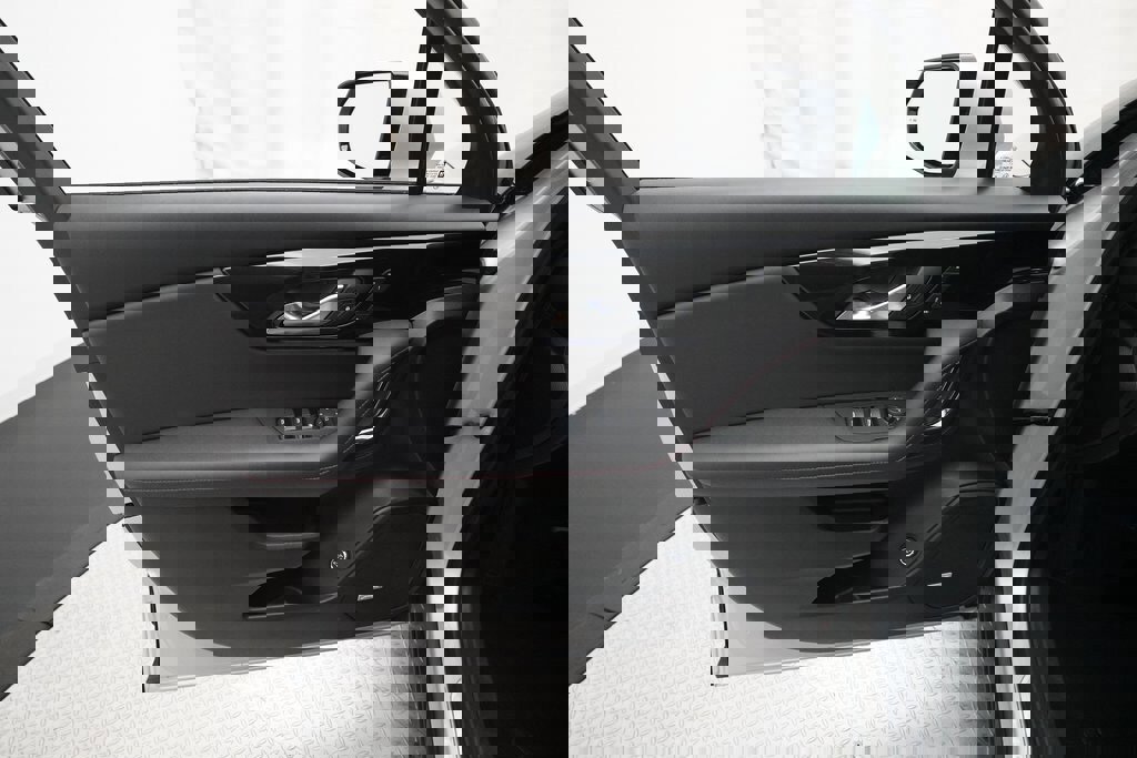 Used 2022 Chevrolet Blazer RS w/ Enhanced Convenience Package image 28