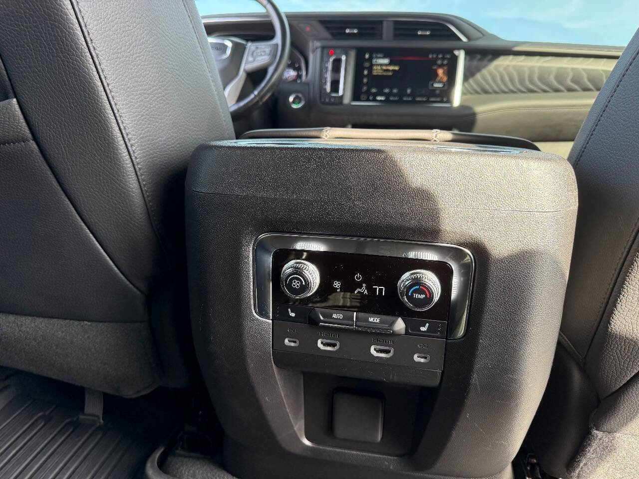 Used 2023 GMC Yukon XL Denali w/ Denali Reserve Package image 17