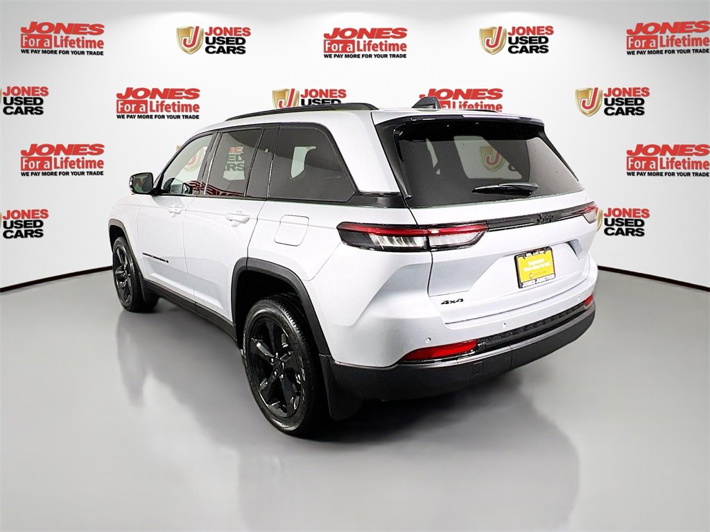 Certified 2025 Jeep Grand Cherokee Altitude image 2