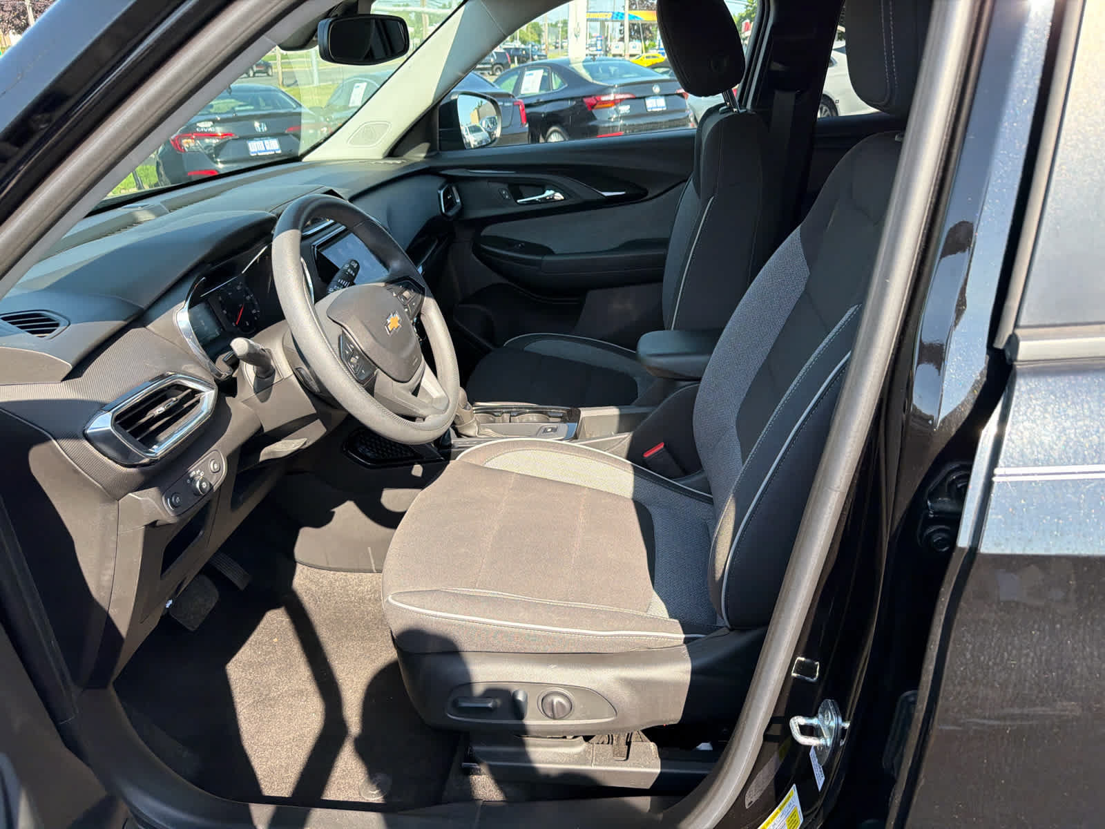 Certified 2023 Chevrolet TrailBlazer LT w/ Convenience Package FWD image 9