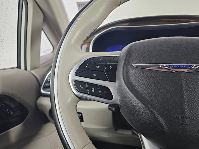 Used 2021 Chrysler Pacifica Limited image 36