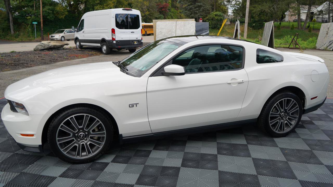 Used 2010 Ford Mustang GT RWD image 15