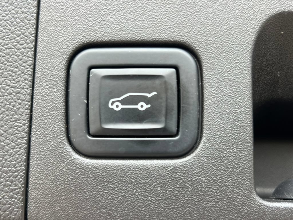 Certified 2023 Cadillac XT4 Premium Luxury w/ Cold Weather Package AWD/4WD image 35