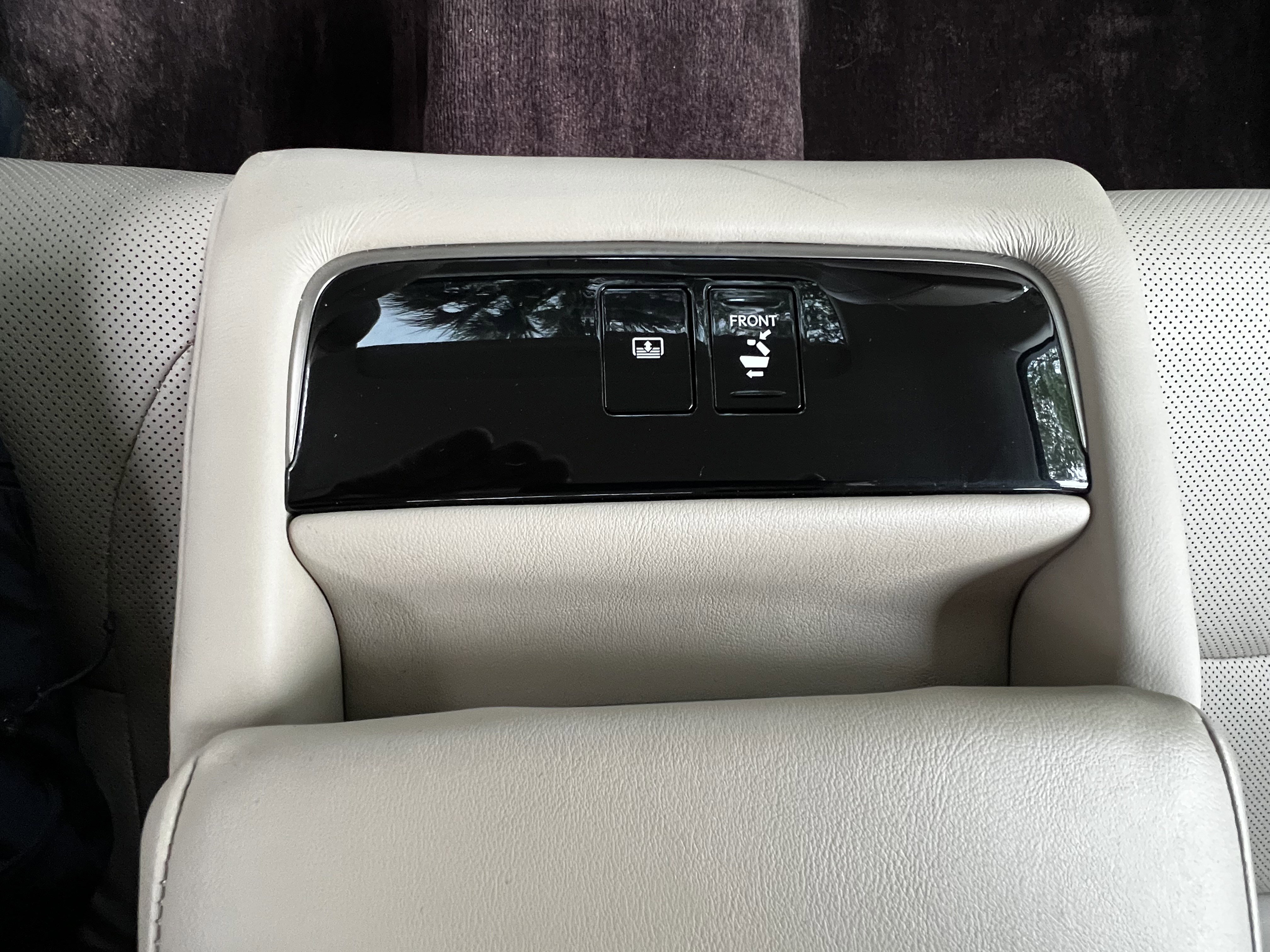 Used 2018 Lexus LS 500 AWD w/ Accessory Package (Z1) image 39