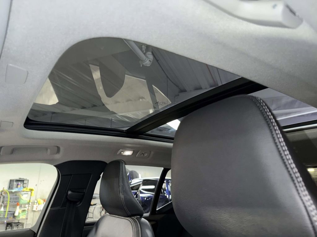 Used 2023 Volvo XC40 B5 Plus w/ Protection Package Premier image 21