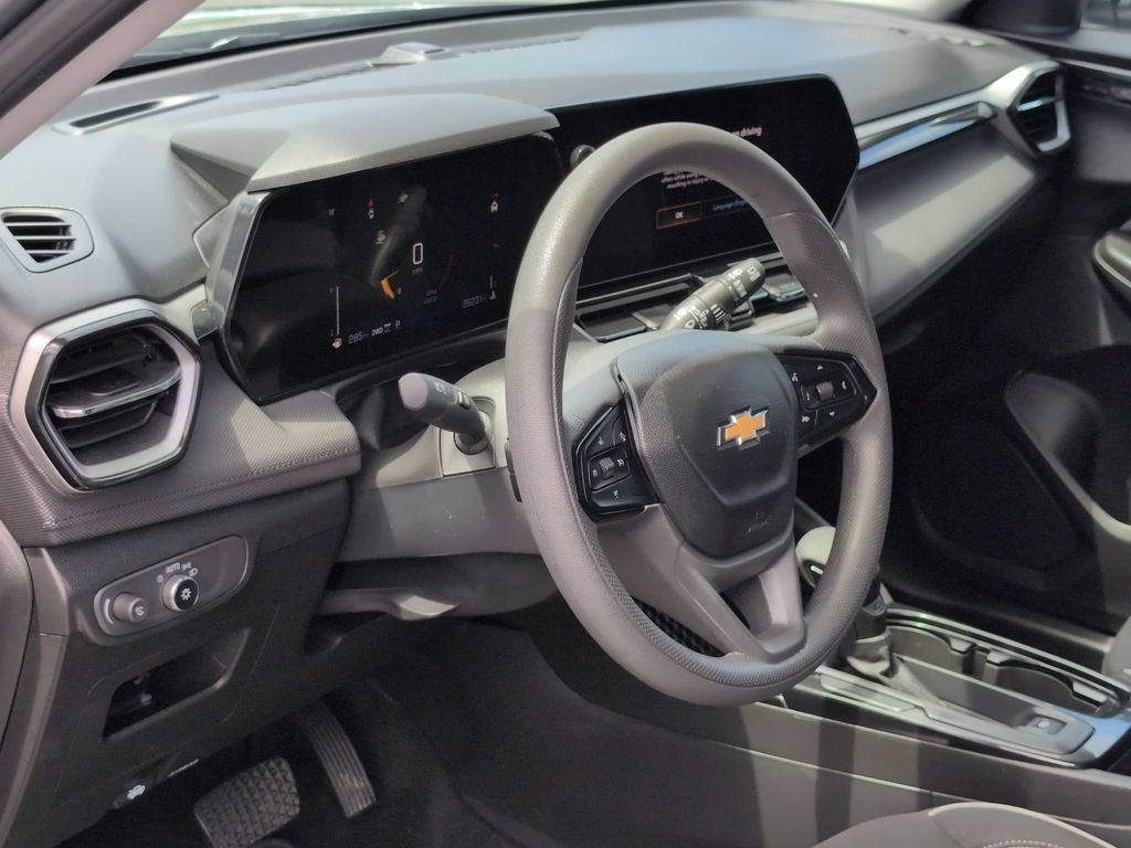 Used 2025 Chevrolet TrailBlazer LT AWD/4WD image 15