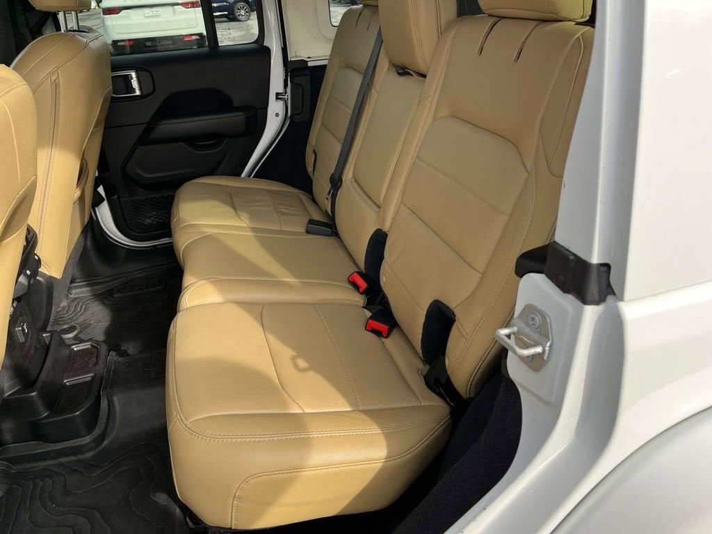 Used 2018 Jeep Wrangler Unlimited Sahara image 17