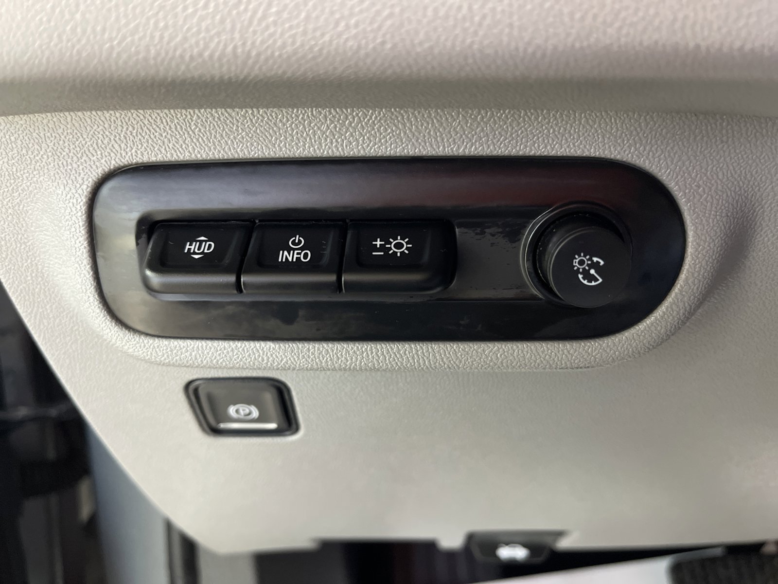 Used 2024 GMC Terrain SLT w/ Infotainment Package II AWD/4WD image 31