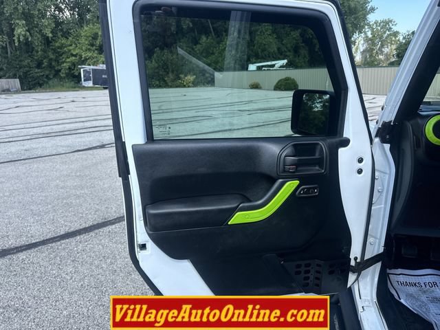 Used 2016 Jeep Wrangler Unlimited Sahara w/ Connectivity Group AWD/4WD image 14