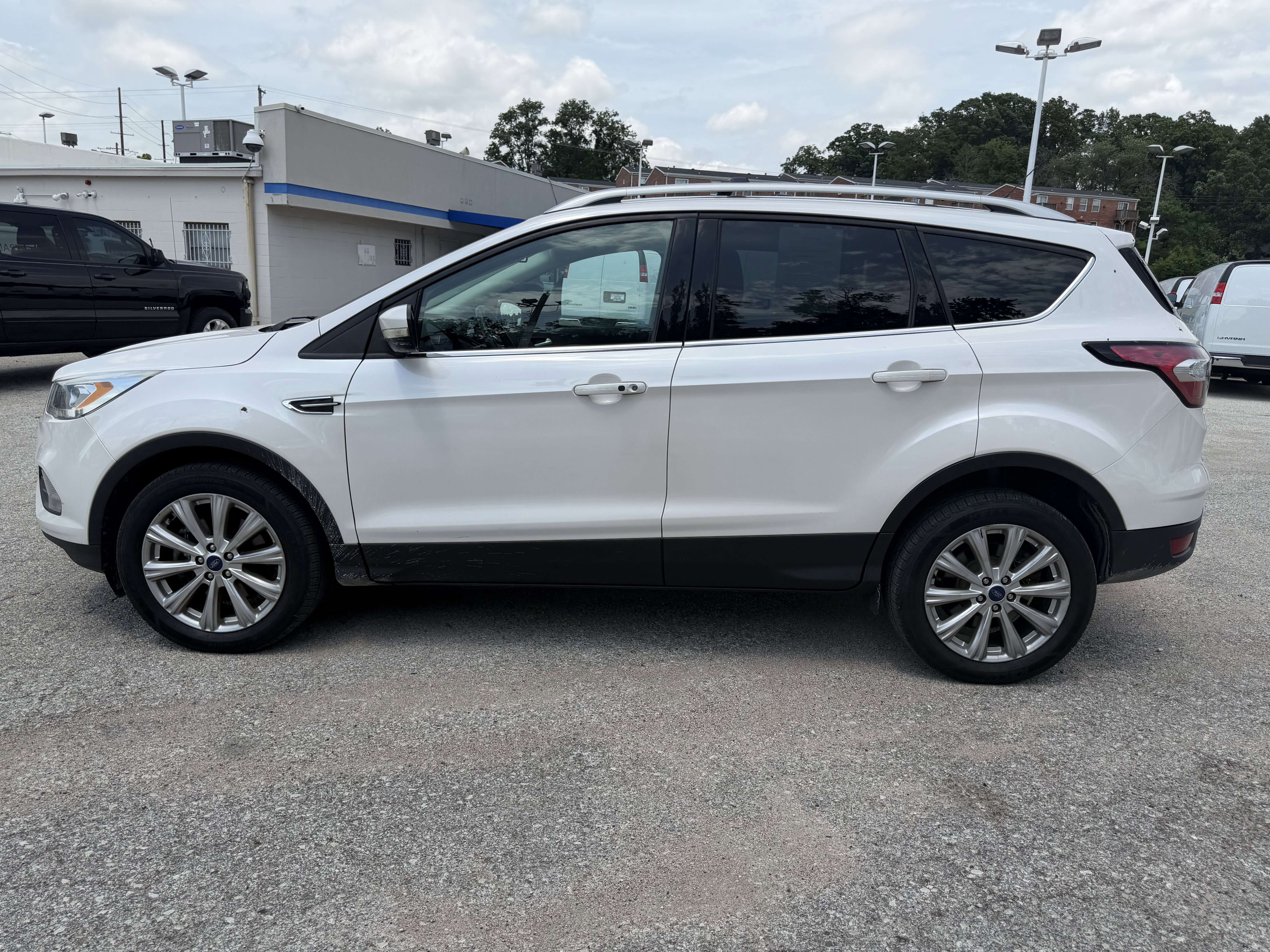 Used 2017 Ford Escape Titanium AWD/4WD image 4
