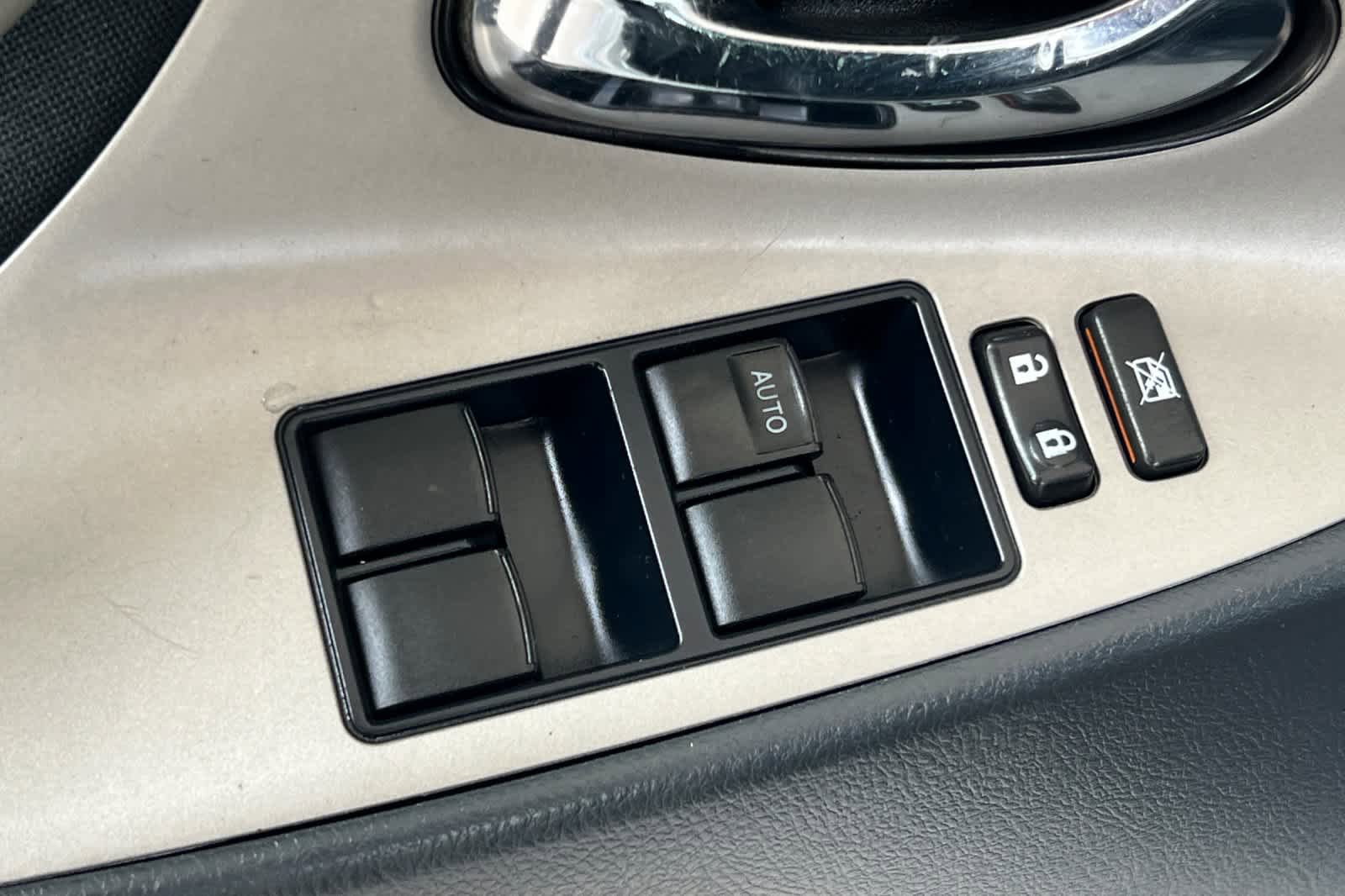 Used 2009 Toyota Camry SE FWD image 13