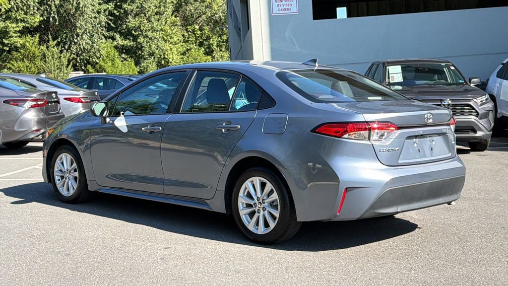 Used 2025 Toyota Corolla LE w/ LE Premium Package FWD image 3