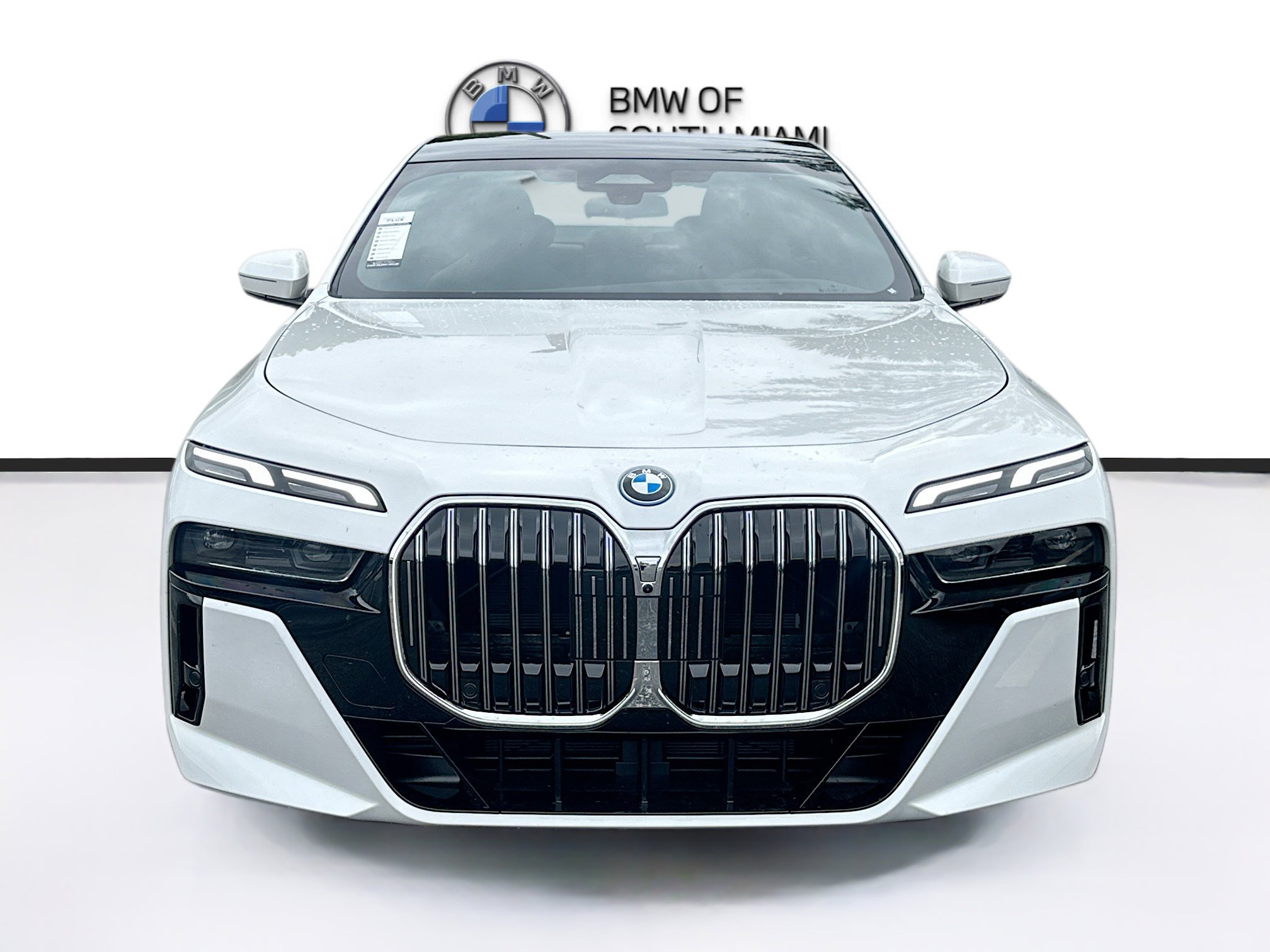 New 2026 BMW 750e xDrive w/ Premium Package image 2