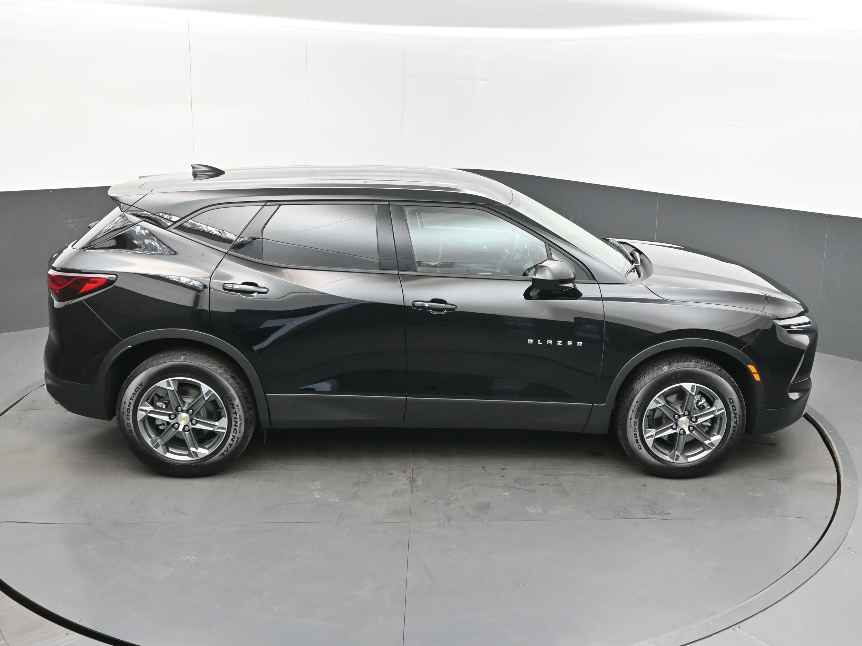 Used 2025 Chevrolet Blazer LT FWD image 41