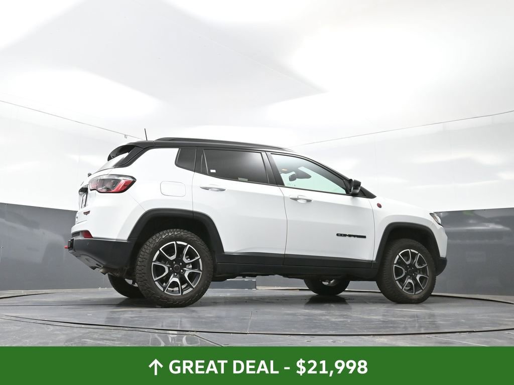Used 2025 Jeep Compass Trailhawk w/ Trailer Tow Group image 52