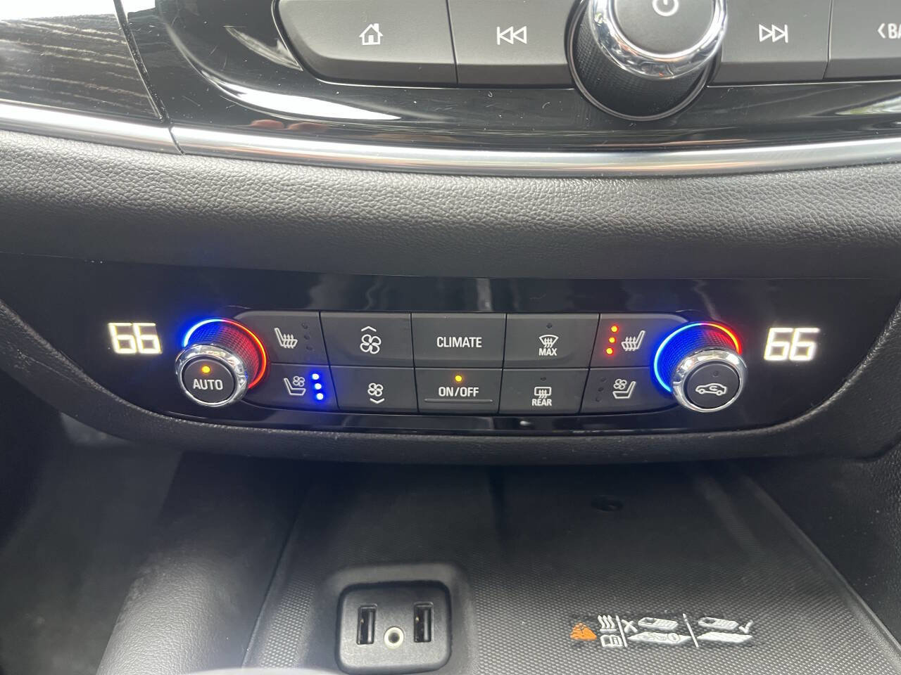 Used 2019 Buick Enclave Avenir w/ Avenir Technology Package image 22