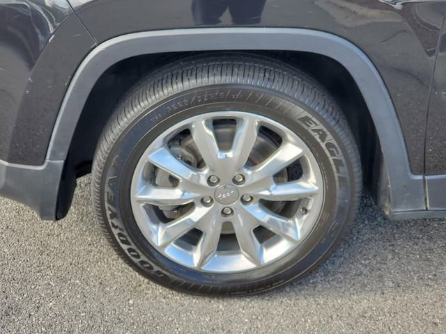 Used 2015 Jeep Cherokee Limited w/ Luxury Group image 10