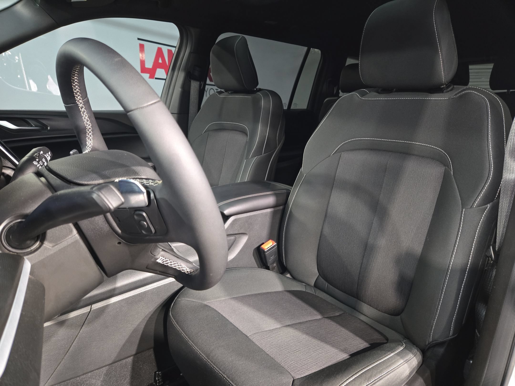 Used 2025 Jeep Grand Cherokee L Laredo w/ Luxury Tech Group I AWD/4WD image 24