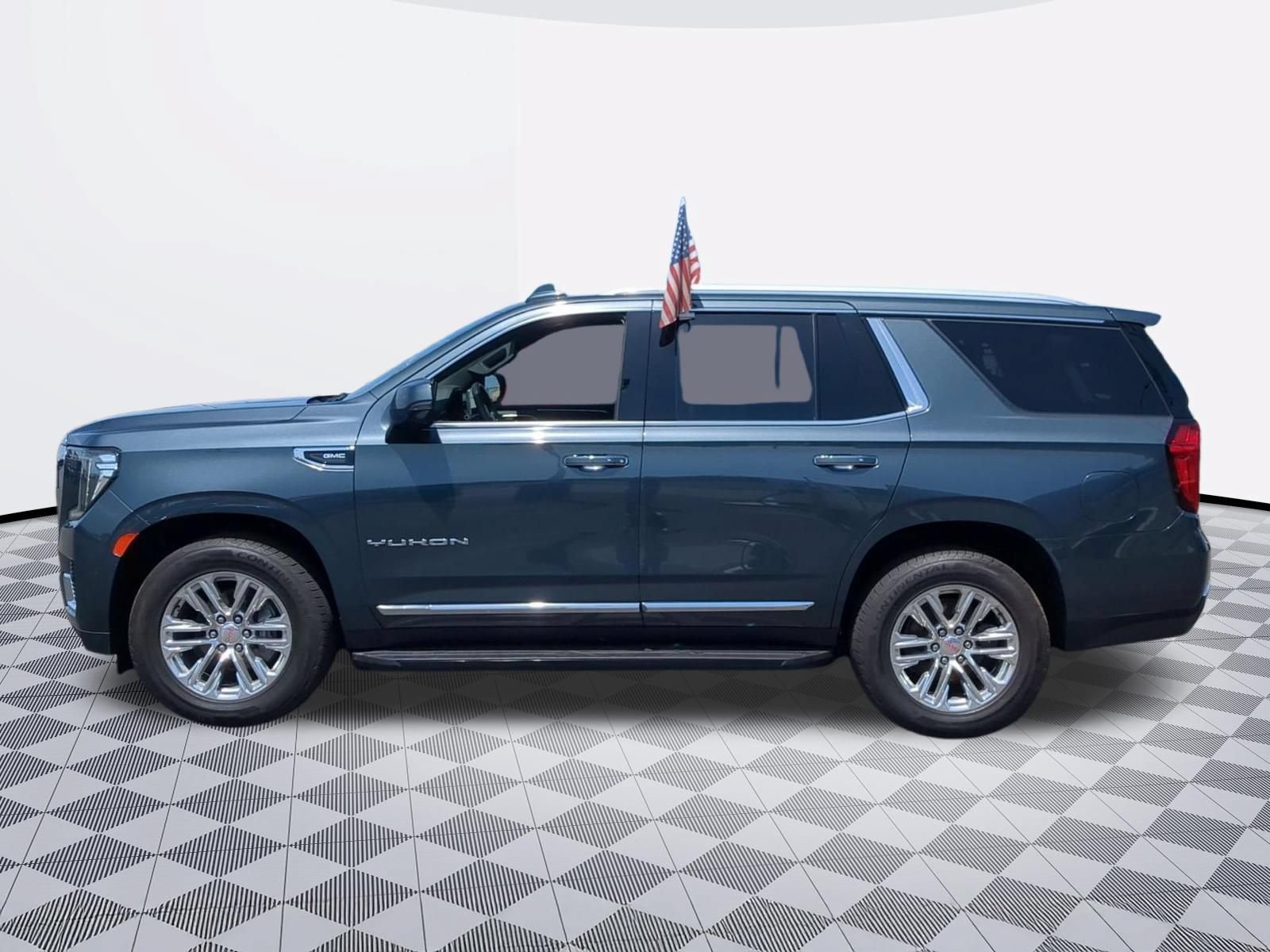 Certified 2021 GMC Yukon SLT w/ SLT Luxury Plus Package AWD/4WD image 4