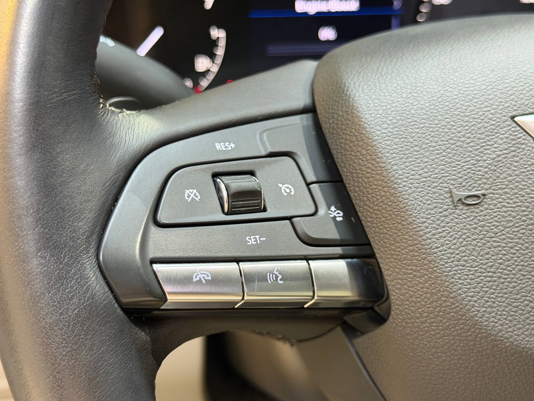 Used 2023 Cadillac XT4 Luxury FWD image 16