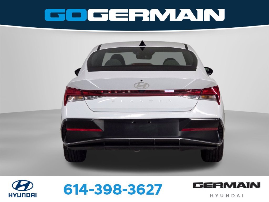 Used 2025 Hyundai Elantra SEL FWD image 9
