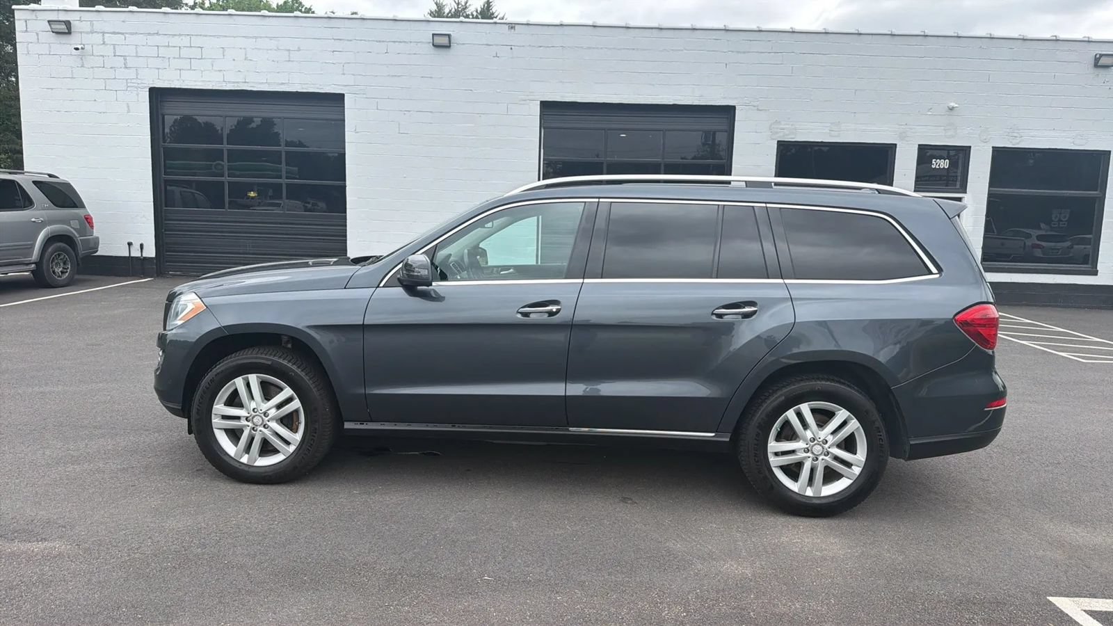 Used 2013 Mercedes-Benz GL 450 4MATIC image 4
