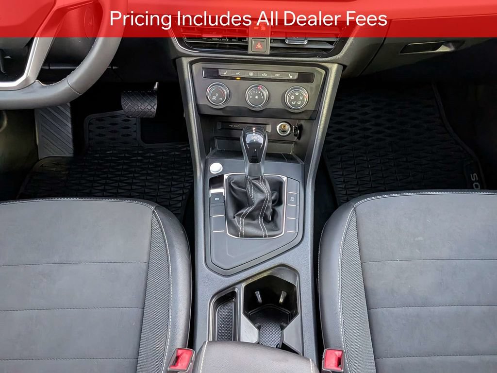 Used 2022 Volkswagen Taos SE w/ Panoramic Sunroof Package FWD image 19