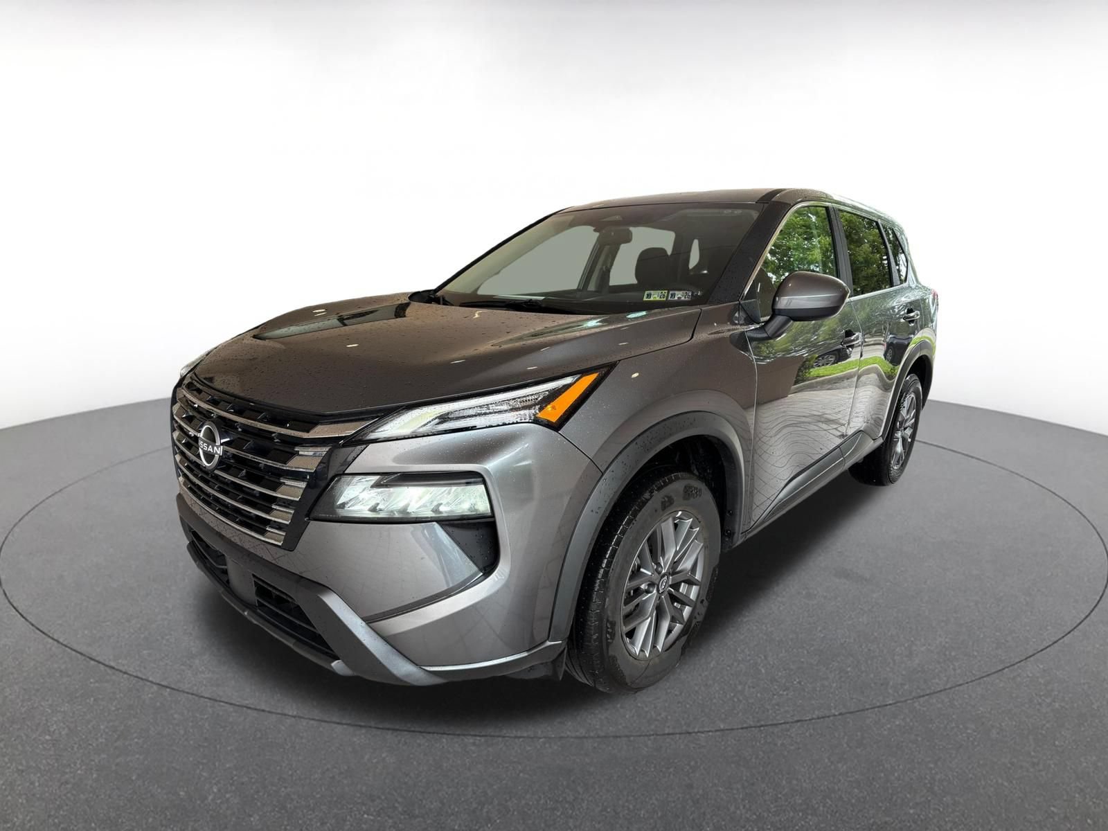 Used 2026 Nissan Rogue SV AWD/4WD image 3