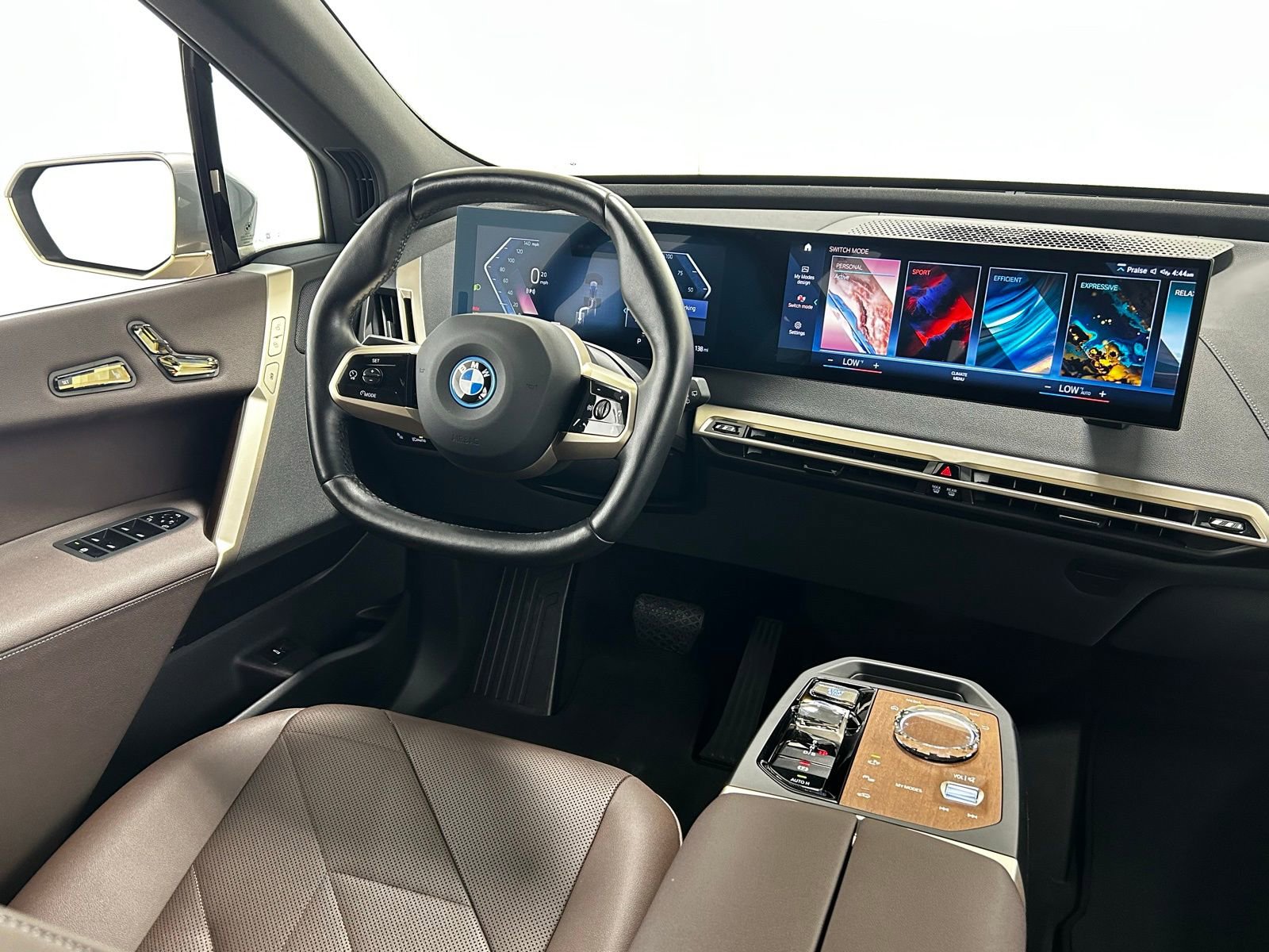 Used 2023 BMW iX xDrive50 w/ Premium Package AWD/4WD image 10