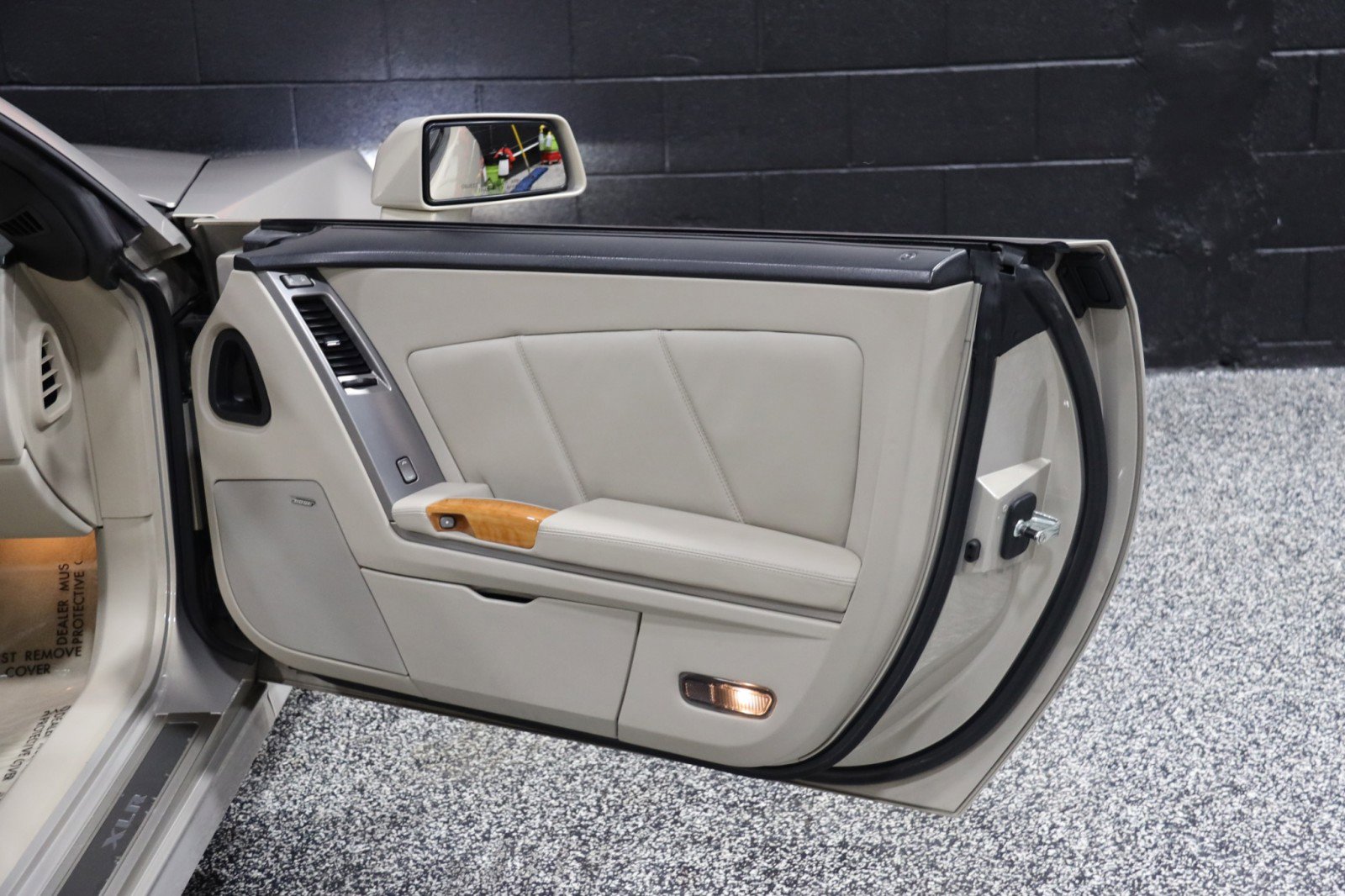 Used 2006 Cadillac XLR 2dr Convertible image 39