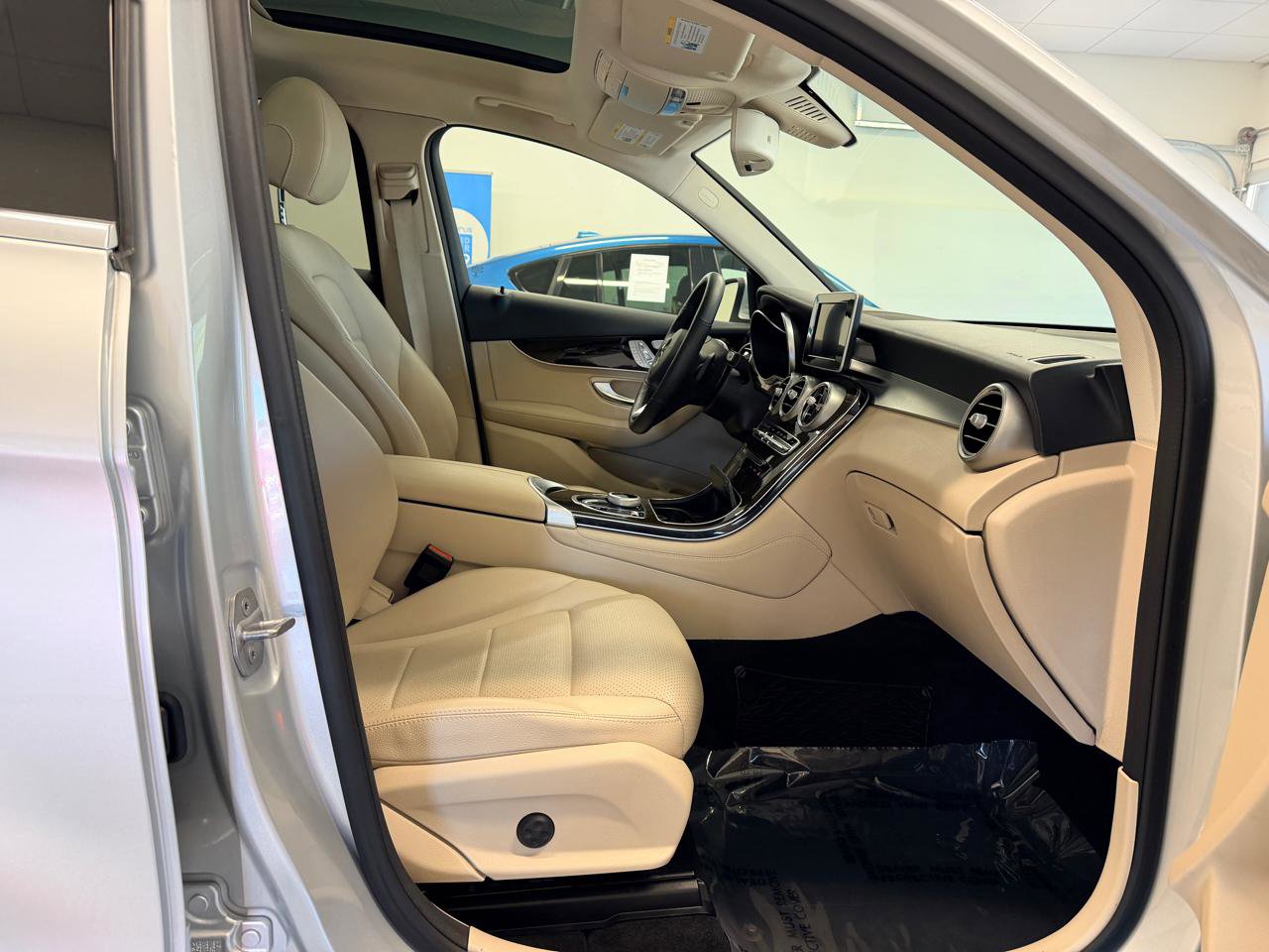 Used 2019 Mercedes-Benz GLC 300 4MATIC image 30