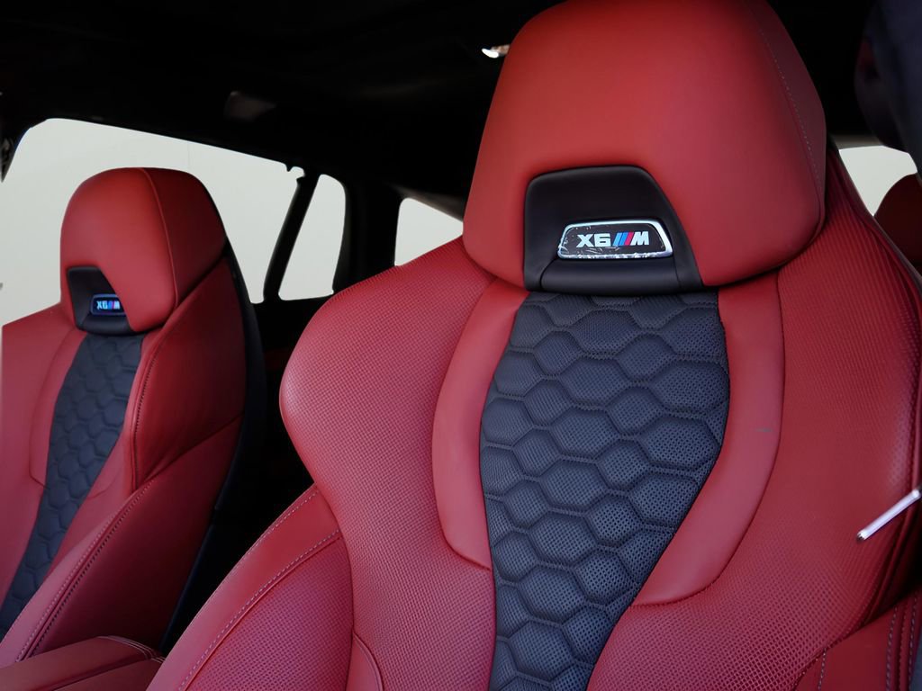 Used 2025 BMW X6 M Competition w/ Executive Package image 28