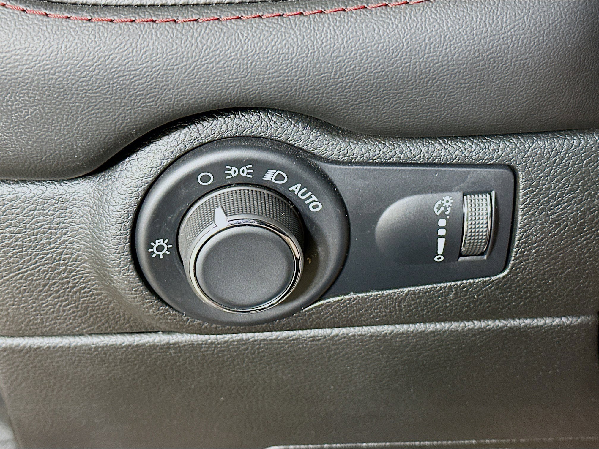 Used 2025 Dodge Durango GT RWD image 17