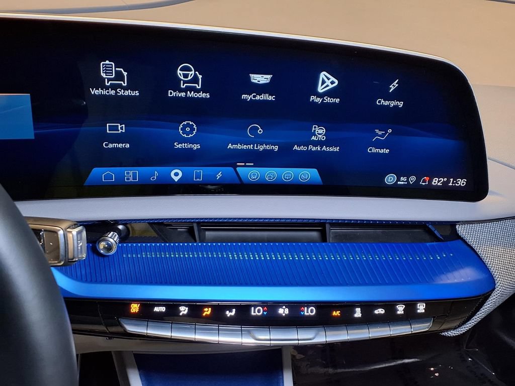 Certified 2025 Cadillac Optiq Luxury 2 w/ LPO, Floor Liner Package AWD/4WD image 4