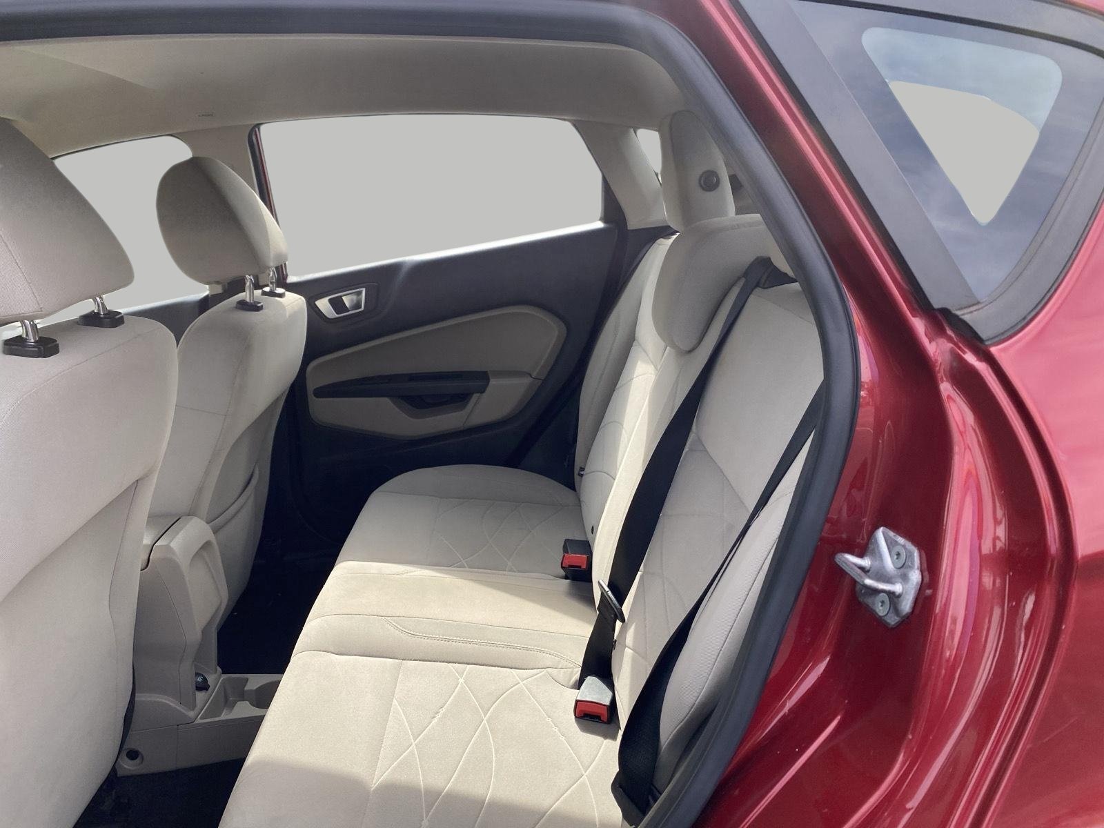 Used 2014 Ford Fiesta SE FWD image 4