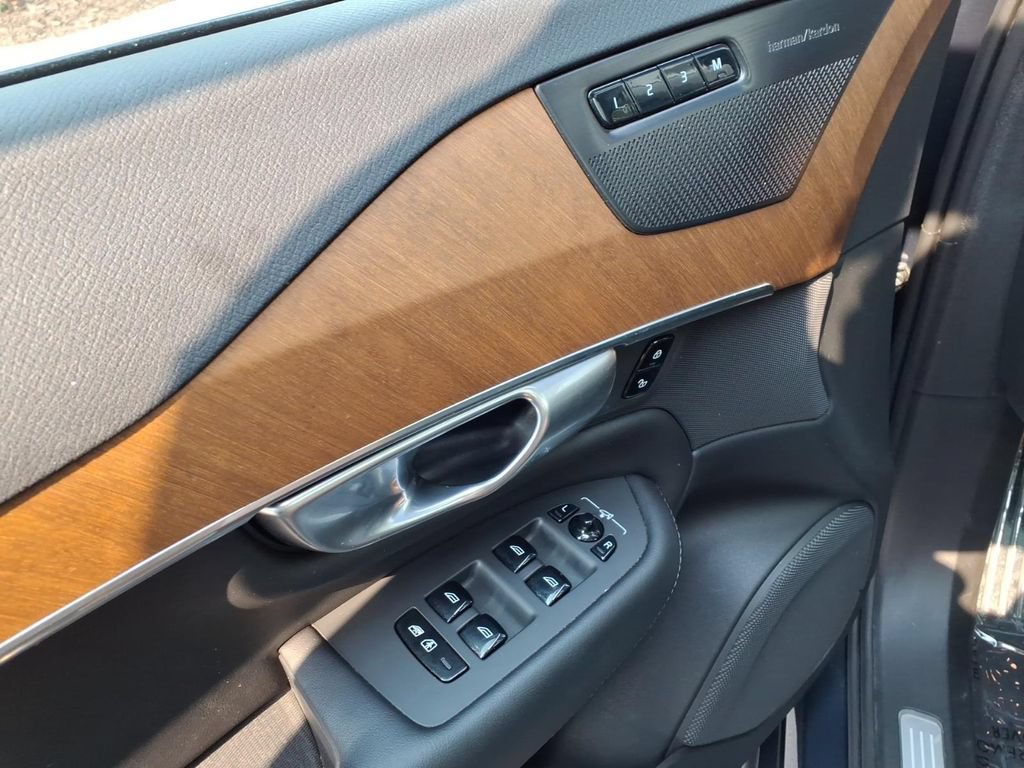 Certified 2024 Volvo XC90 B5 Plus w/ Protection Package Premier AWD/4WD image 10