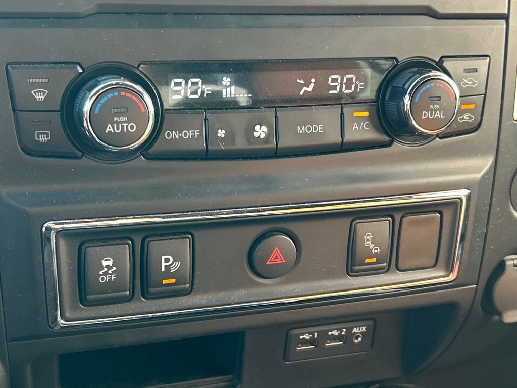 Used 2019 Nissan Titan SV w/ SV Convenience Package image 12