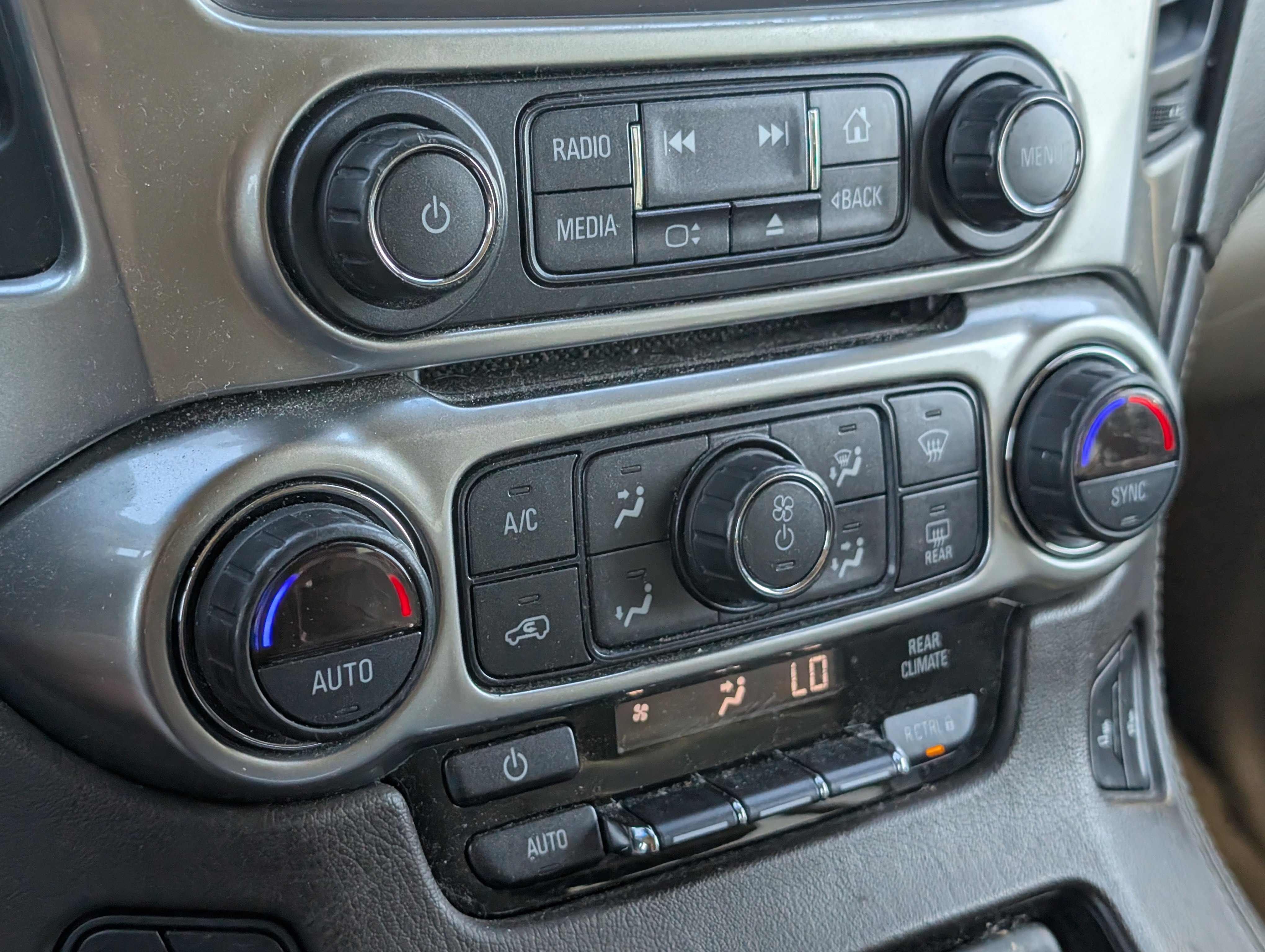 Used 2019 Chevrolet Suburban LT RWD image 13