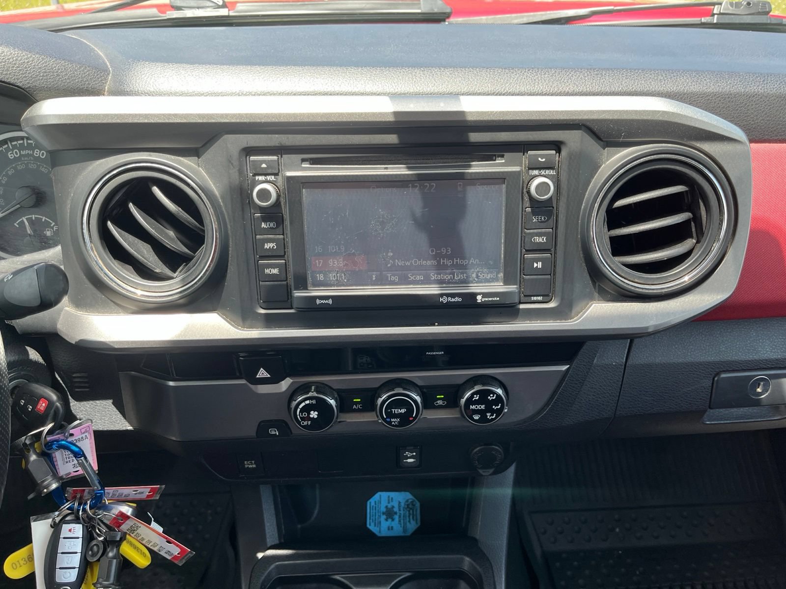 Used 2017 Toyota Tacoma SR5 w/ Tow Package RWD image 10