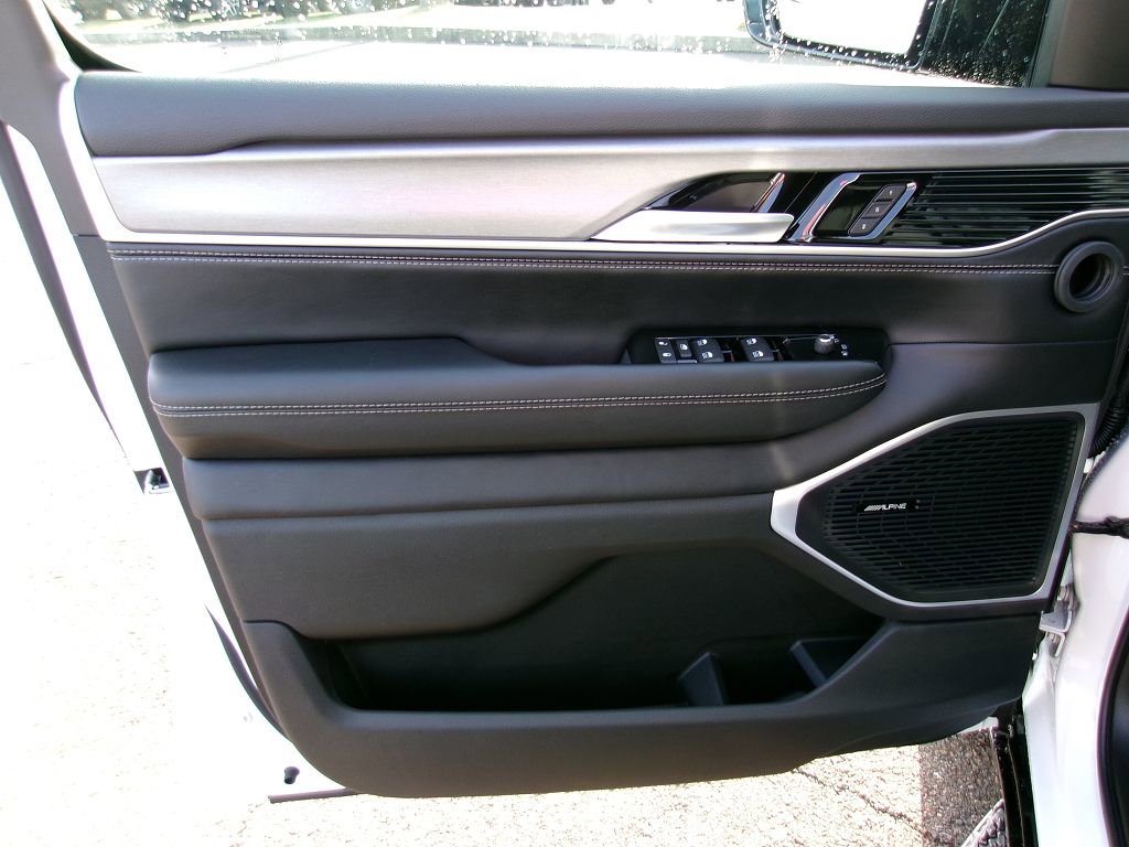 New 2025 Jeep Wagoneer L Series II w/ Premium Group I image 6