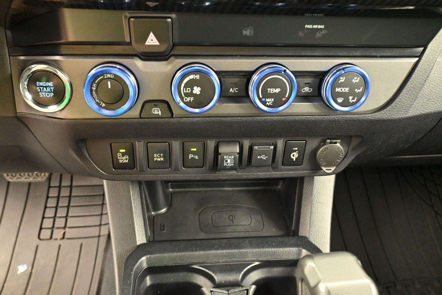 Used 2020 Toyota Tacoma TRD Off-Road w/ Technology Package AWD/4WD image 24