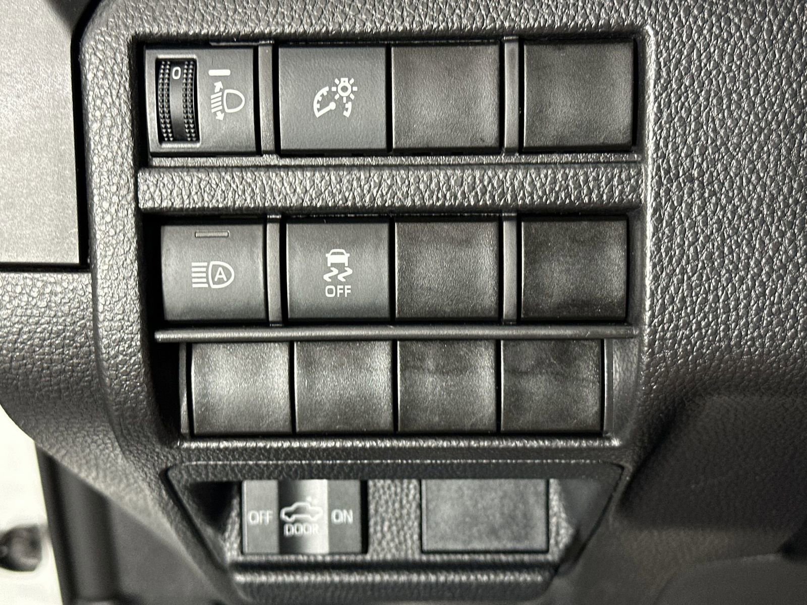 Used 2025 Toyota Tacoma SR image 18