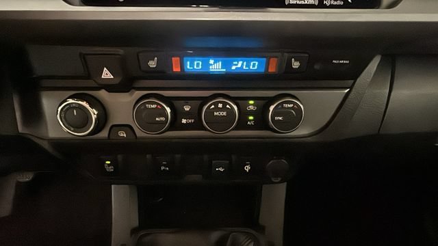 Used 2022 Toyota Tacoma TRD Sport w/ TRD Premium Sport Package AWD/4WD image 21
