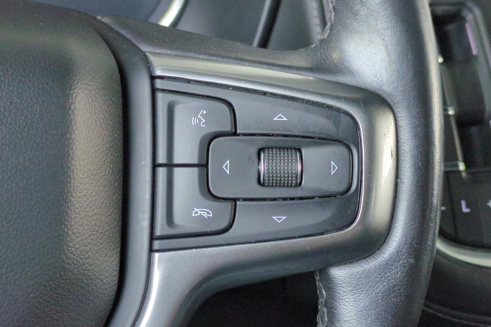 Used 2021 Chevrolet Tahoe Z71 w/ Z71 Signature Package AWD/4WD image 34