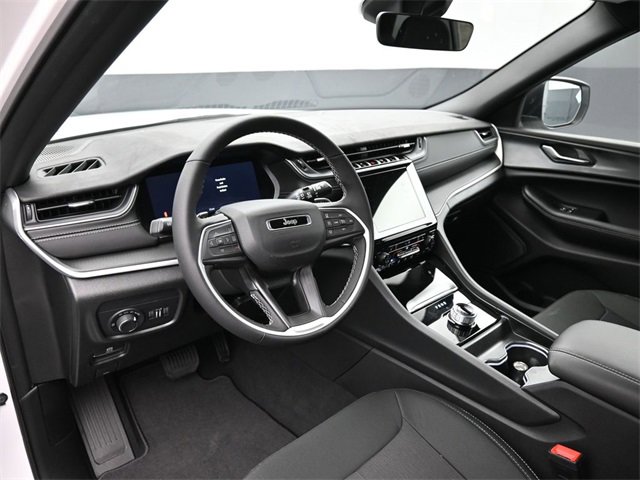 New 2025 Jeep Grand Cherokee Laredo image 14