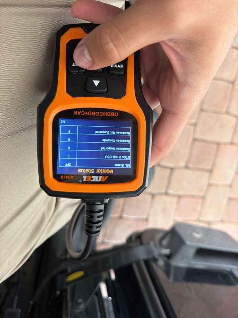 Used 2009 Jeep Wrangler Unlimited Rubicon w/ Dual Top Group image 31