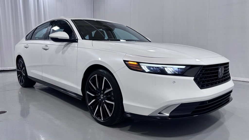 Used 2023 Honda Accord Touring image 4