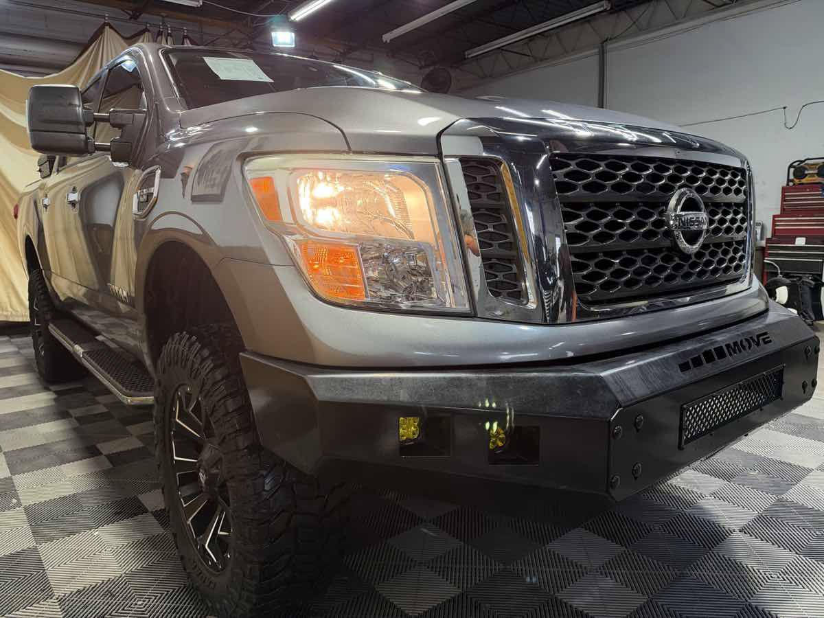 Used 2017 Nissan Titan SV AWD/4WD image 6